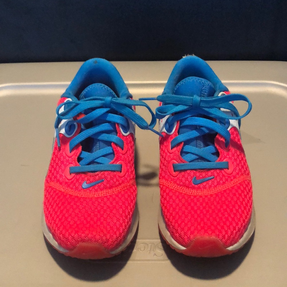 Nike Legend React size 4Y